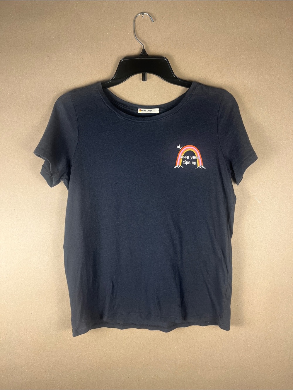 Marine Layer Keep Your Tips Up Ski Rainbow Graphic Tee Navy XS NWOT Apres-Ski